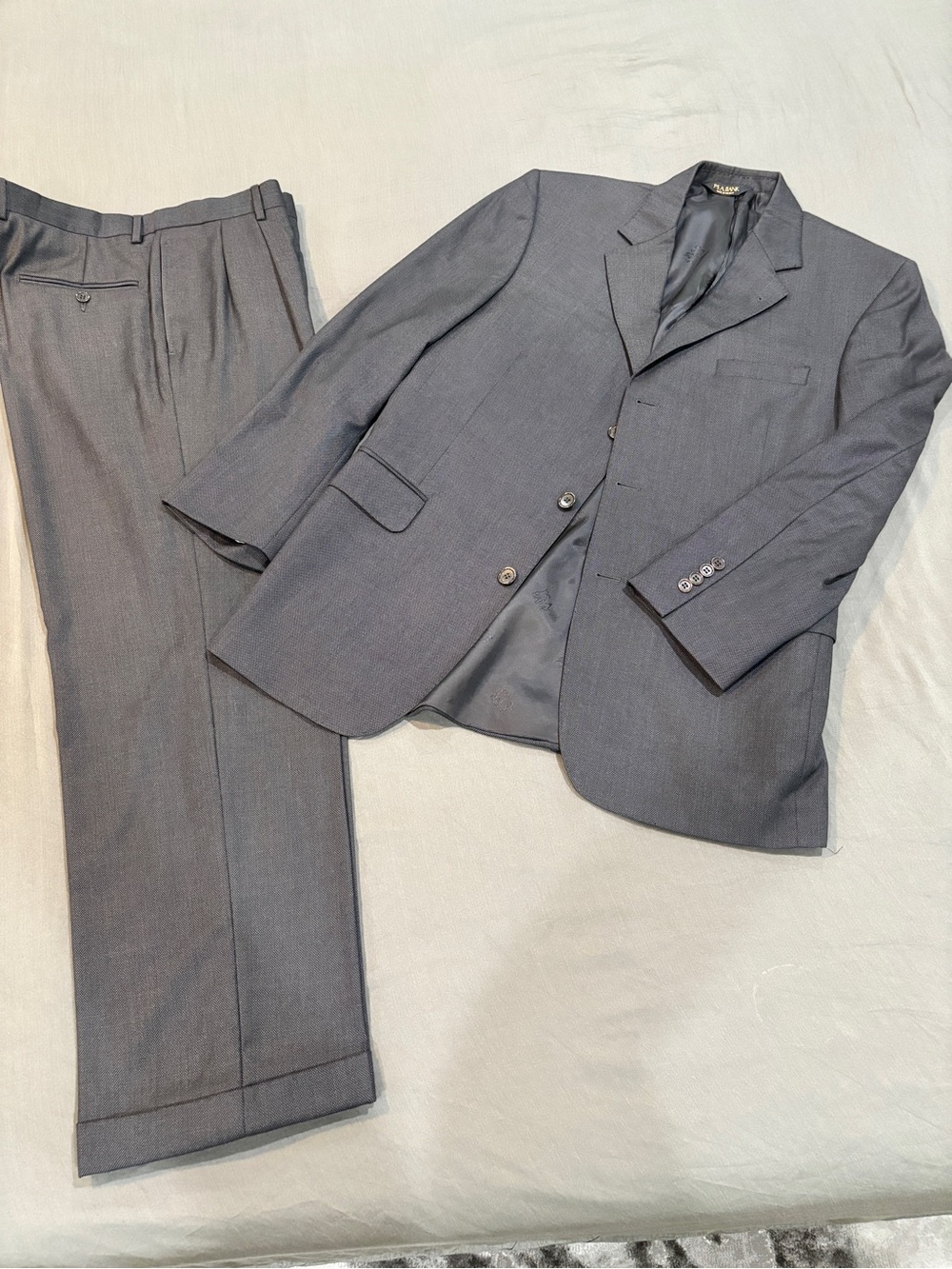 Jos. A. Bank Men's 42R Charcoal Gray Suit - Picture 11 of 14